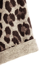 Load image into Gallery viewer, V Neck Leopard Print Wool Jumper
