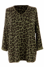 Load image into Gallery viewer, V Neck Leopard Print Wool Jumper
