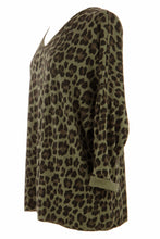 Load image into Gallery viewer, V Neck Leopard Print Wool Jumper
